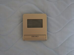 SEIKO トラベル用目覚まし時計 SQ772G ふたを閉めても文字盤が見えます