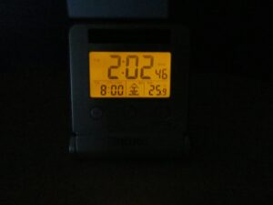 SEIKO トラベル用目覚まし時計 SQ772G 暗くなるとバックライトが点灯します