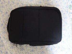 Evoon マルチビジネスリュック 3.0 表面 見えにくいですがポケットが2つ付いています