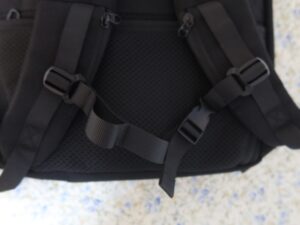 Evoon マルチビジネスリュック 3.0 チェストベルトでベルトを止めることができます