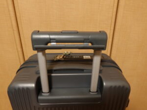 YUWEIJIE H1053 Sサイズ グレー ハンドル部分がスマホホルダーになっています