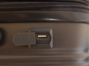 YUWEIJIE H1053 Sサイズ グレー 側面のUSBポート