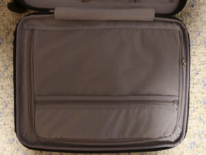 YUWEIJIE H1053 Sサイズ グレー 裏側 中が見えないよう蓋が付いています