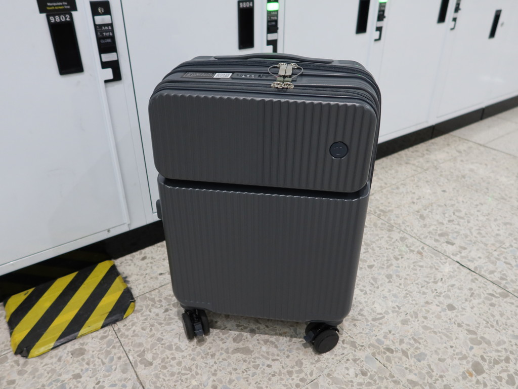 YUWEIJIE H1053 Sサイズ グレー 東京駅のコインロッカーにて撮影