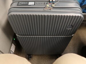 YUWEIJIE H1053 Sサイズ グレー 東海道新幹線のシートの足元に置いても座れます