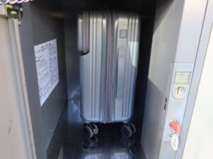 YUWEIJIE H1053 Sサイズ グレー 静岡駅のコインロッカー Sサイズでは入らなかったのでMサイズのロッカーに入れました