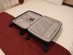 YUWEIJIE H1053 Sサイズ グレー ホテルに着いたところ